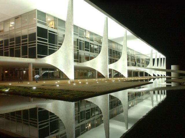 Superministro sob controle