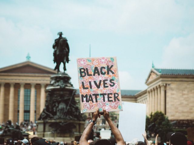 Democracia racial: o destino precisa deixar de ser determinado pela cor da pele
