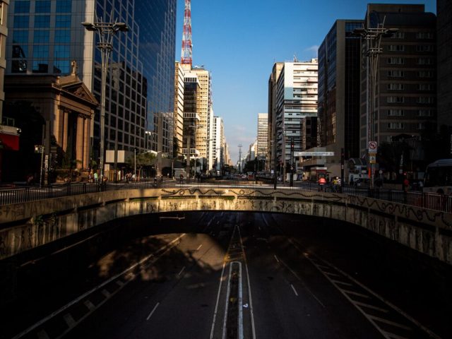 Brasil, após década perdida, só poderá recuperar economicamente depois da vacinação