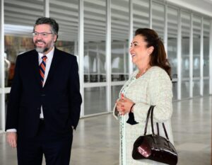 Leia mais sobre o artigo Sai o Ministro anti-diplomático do MRE