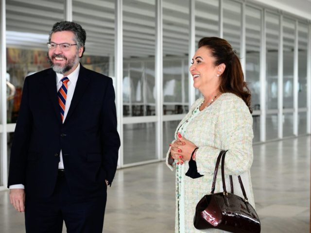 Sai o Ministro anti-diplomático do MRE