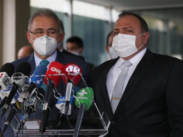General obediente perde guerra contra o coronavírus e deixa o Ministério da Saúde