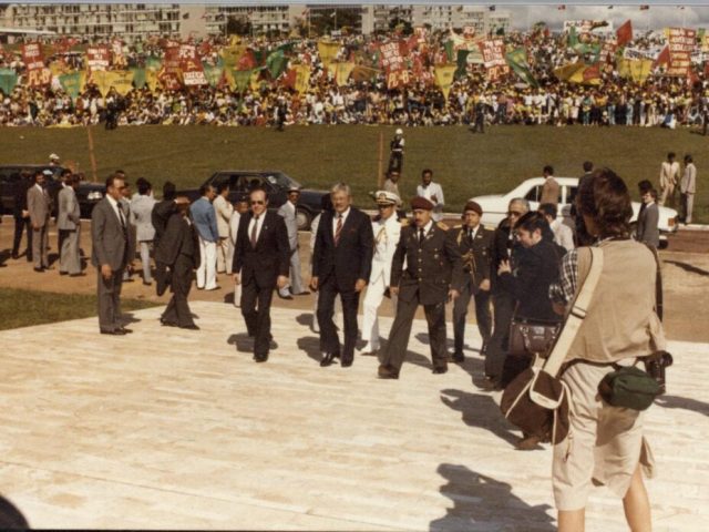 Na versão a constar da história, não se pode apagar os excessos cometidos no Golpe de 1964