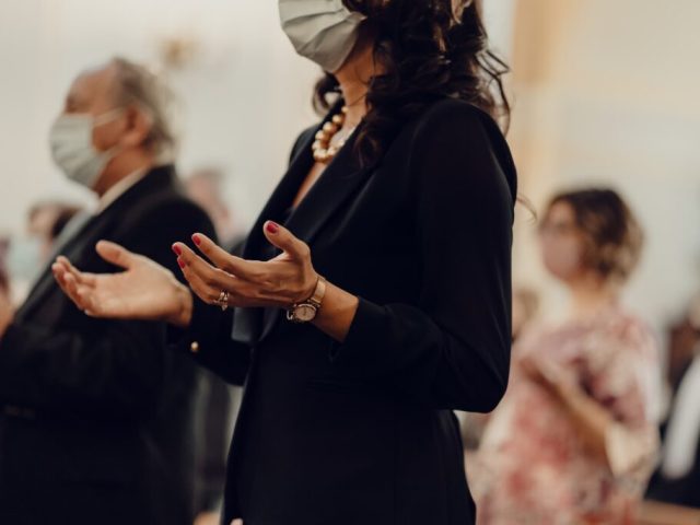 Países com alto grau de vacinação voltam a nível social e econômico normal