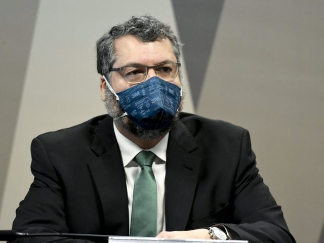 CPI: Diplomacia não foi utilizada para garantir o fornecimento de insumos e vacinas para o país