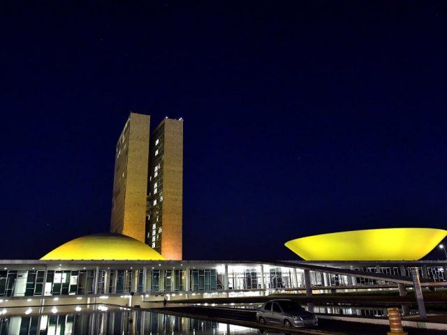 Lei revoga LSN e tipifica crimes contra a democracia