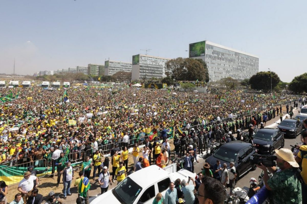 Transformando “ordem e progresso” em “desordem e regresso”