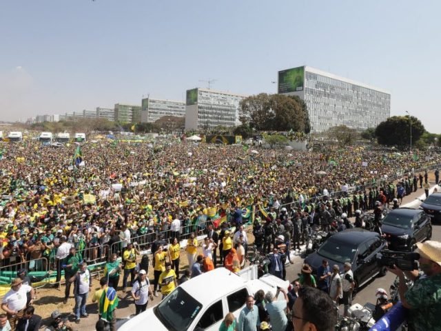 Transformando “ordem e progresso” em “desordem e regresso”