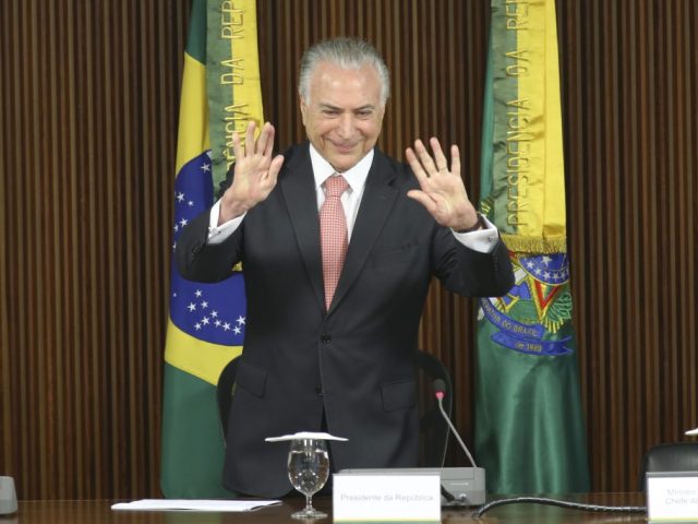 Bolsonaro recua para amenizar repercussões negativas de seus discursos