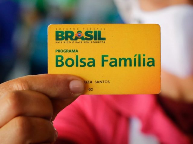 Alterações no Bolsa Família não retiram votos de Lula no Nordeste