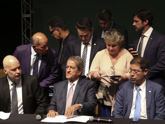 Bolsonaro e PL tentam reverter derrota