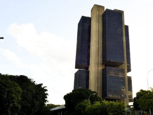 Políticas monetárias devem ter participação de todos os setores da economia