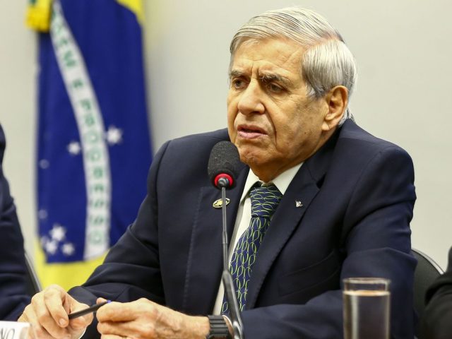 Imagens mostram suposta conivência dos servidores do GSI