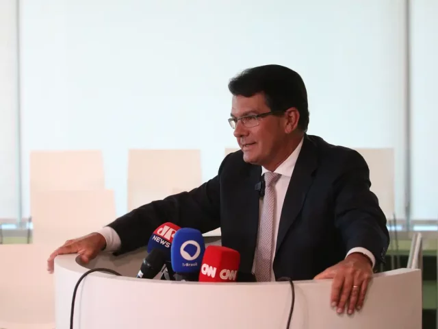 Reflexões sobre a privatização de serviços públicos