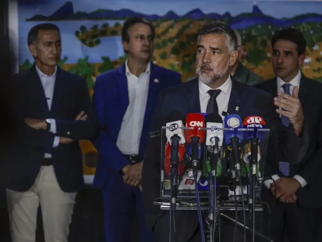 Esforços conjuntos e reflexões necessárias: A resposta às enchentes no Rio Grande do Sul