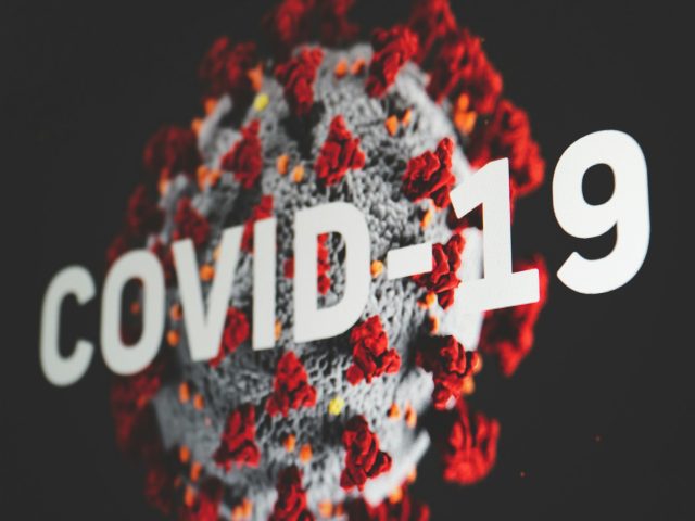 Pandemia de Covid-19 expôs fragilidades no Brasil e deixou marcas profundas
