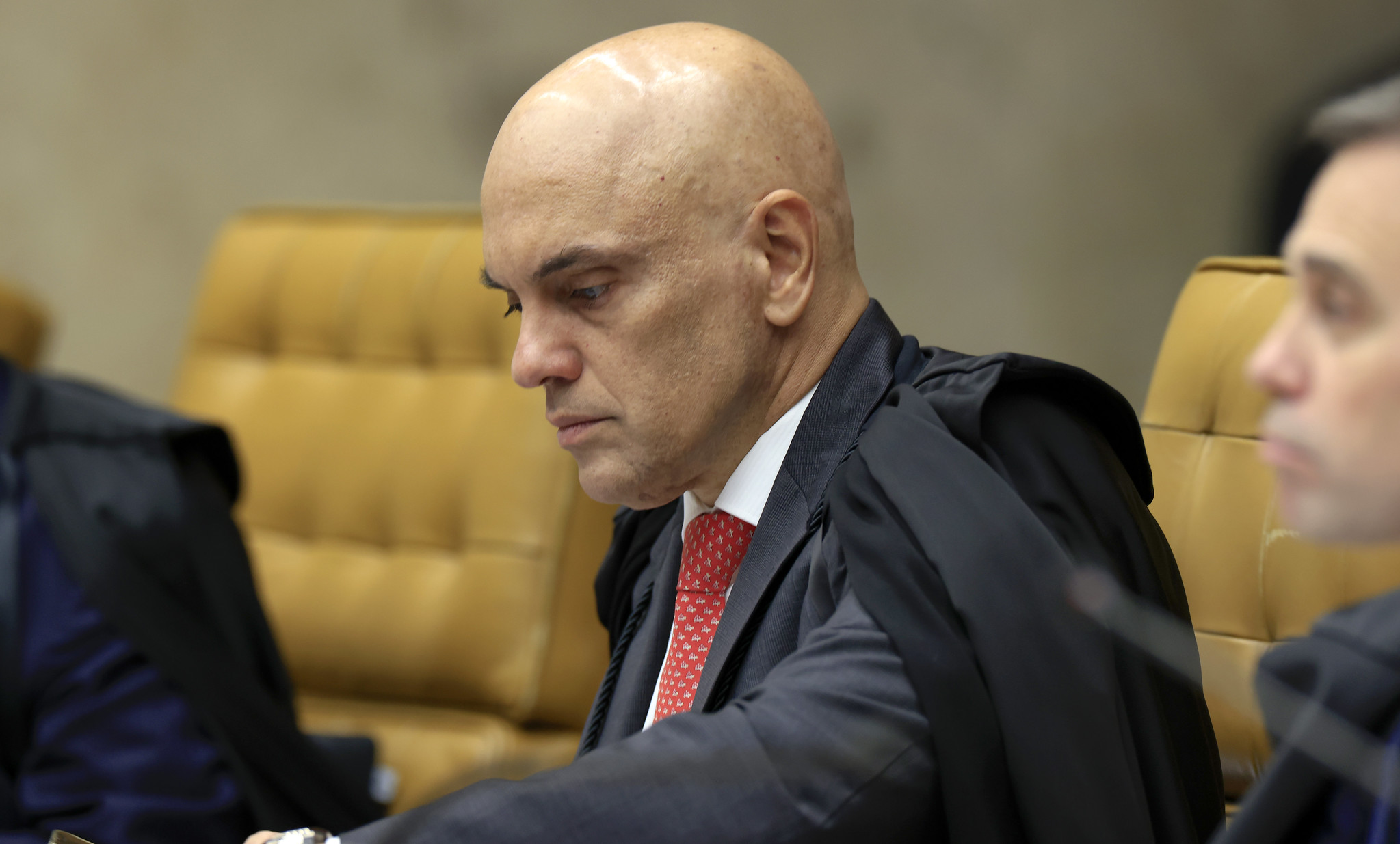 No momento, você está visualizando Embaixador informal amplia ataques aos Poderes da República