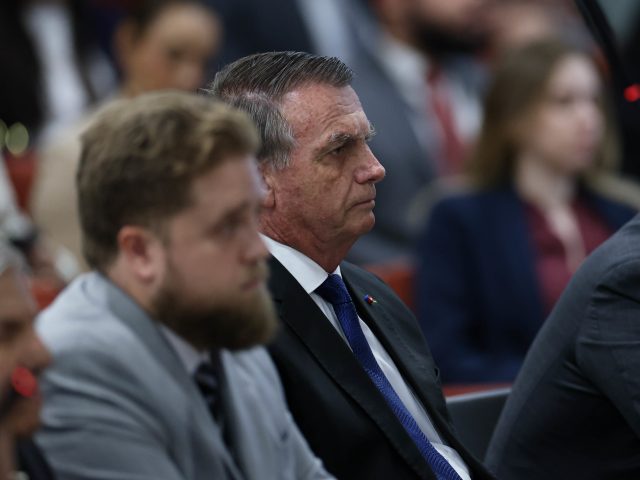 Bolsonaro diante do STF: do confronto ao recuo