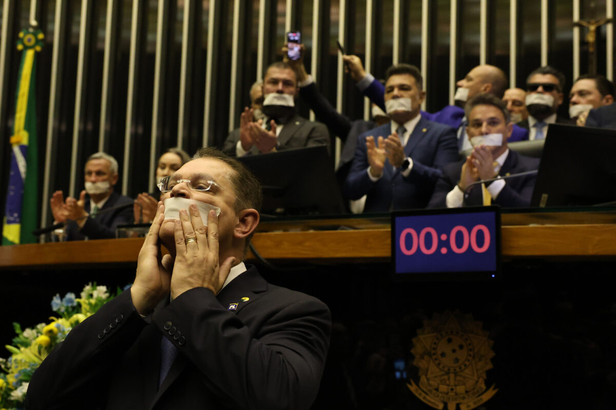 Fascismo em marcha: invasão ao Congresso e ataque às instituições expõem risco à democracia