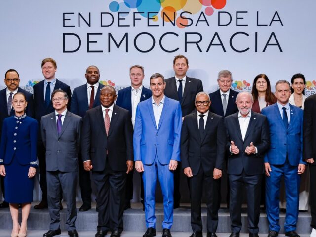 O Governador que destrói o público e promete o que não fez