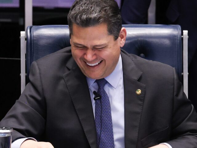 O Tribunal dos Presidentes: da espada ao Partido