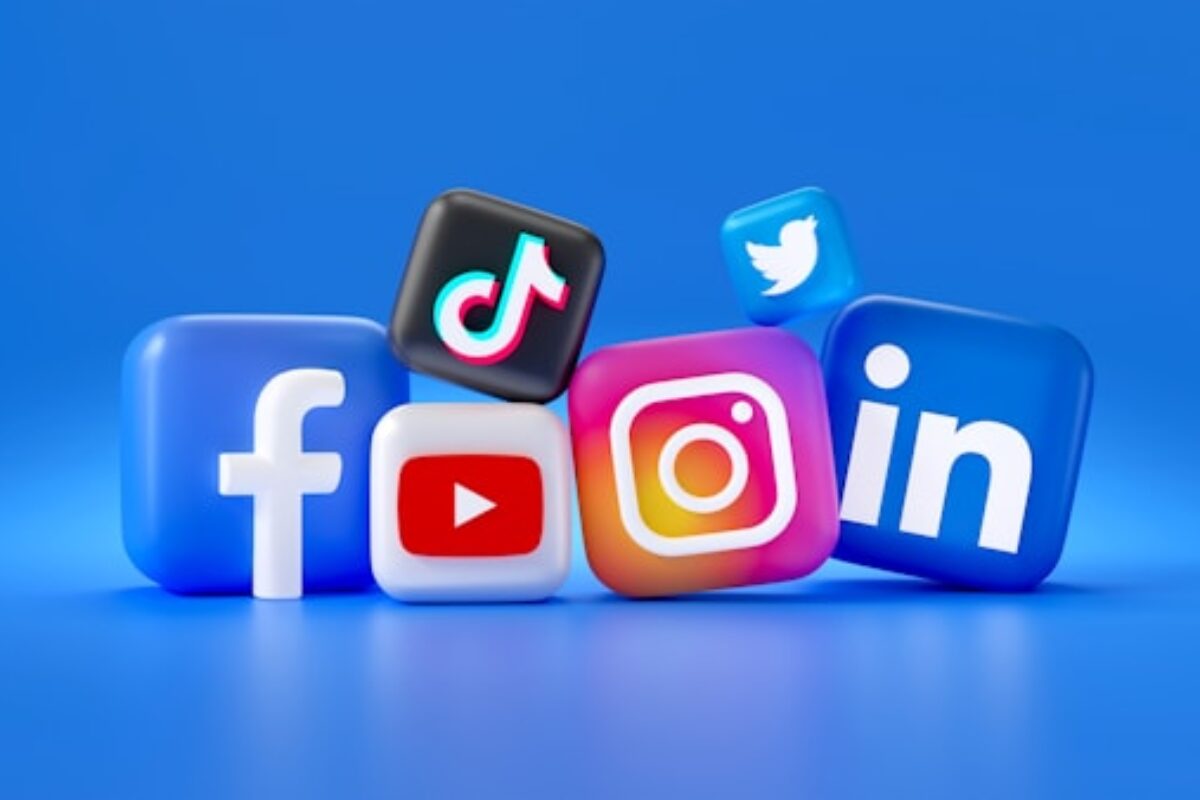 A irrealidade da vida social apresentada nas Redes Sociais